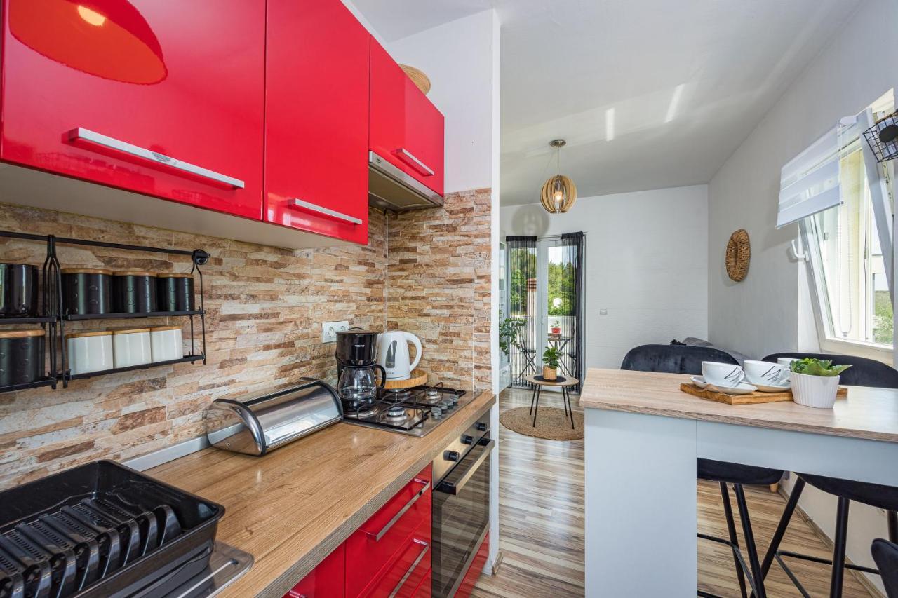 Appartamento Studio Apartman Marly Pola Esterno foto