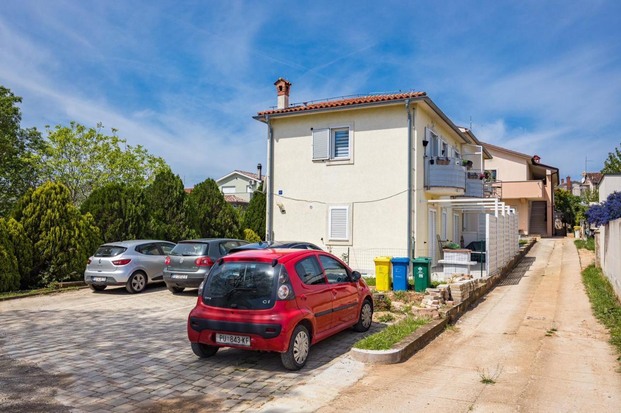Appartamento Studio Apartman Marly Pola Esterno foto