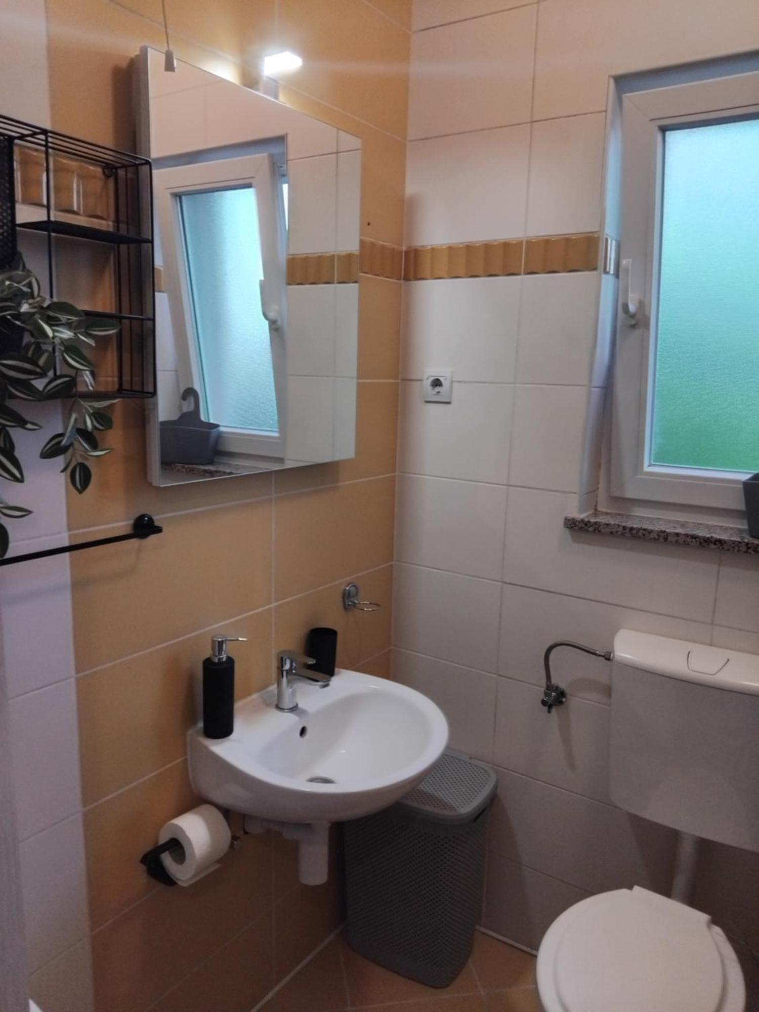 Appartamento Studio Apartman Marly Pola Esterno foto