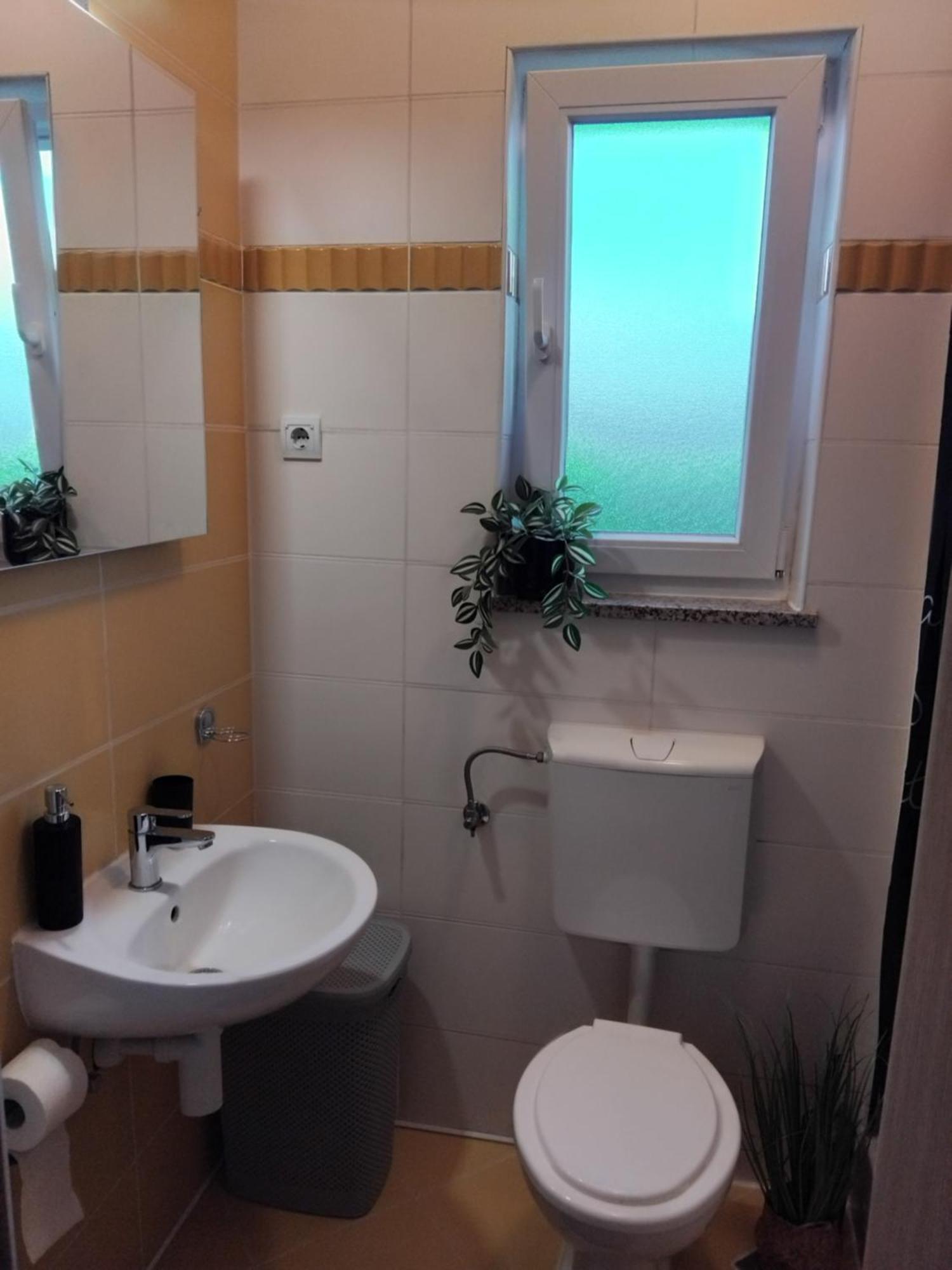 Appartamento Studio Apartman Marly Pola Esterno foto